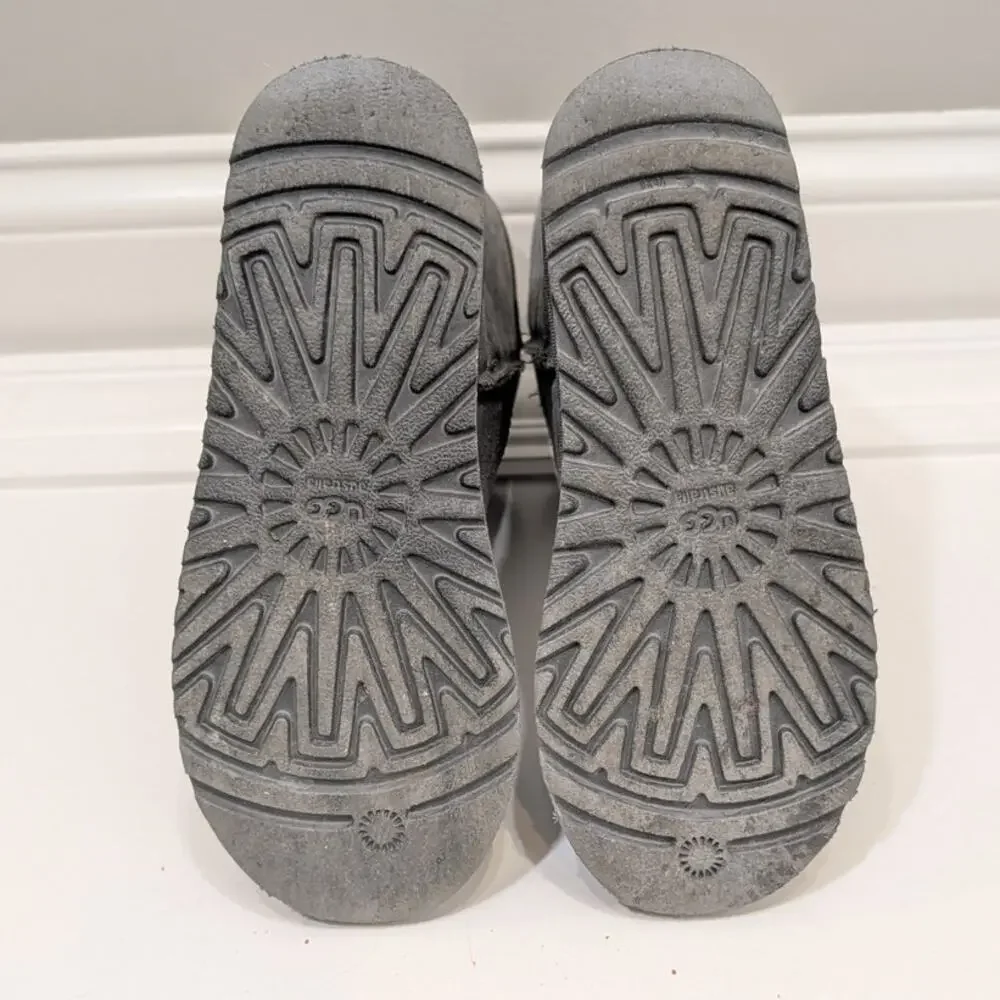 UGG Australia Classic Short II Grey Suede EUC Versatile Cozy Lounge - Size 8